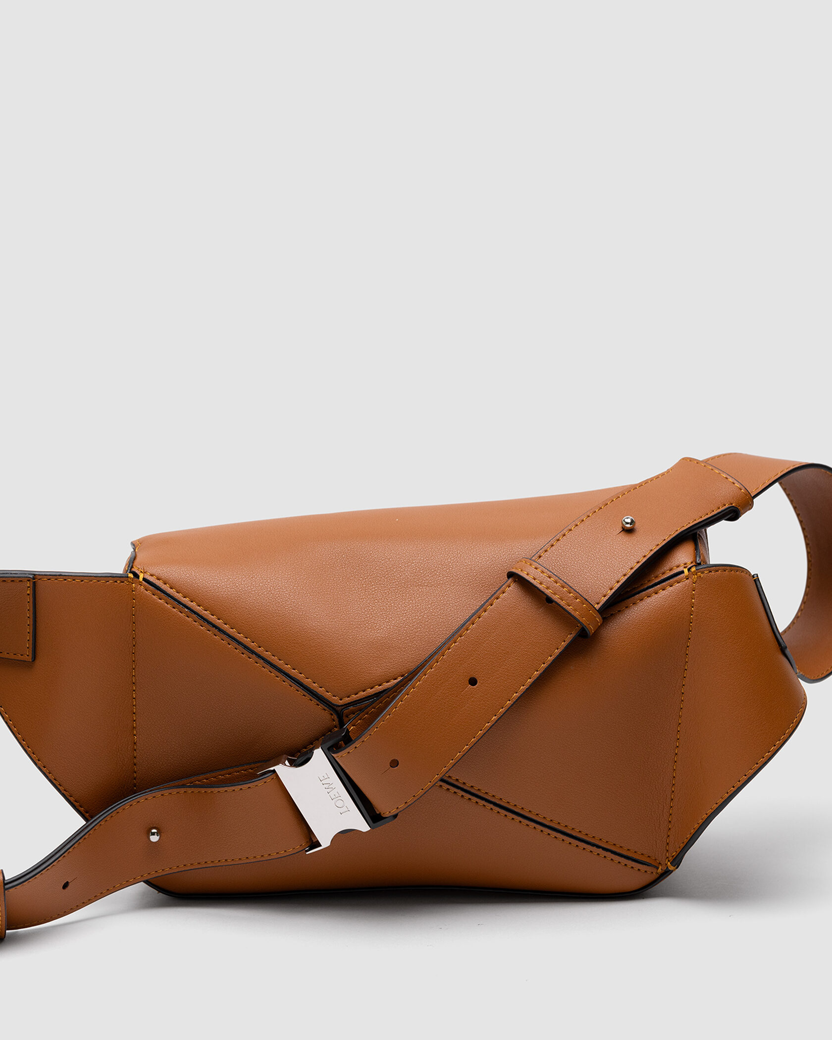 Loewe Puzzle Edge Small Bunbag Brown - 4