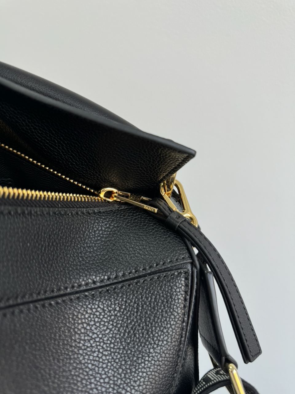 Loewe Small Puzzle Bag in Classic Calfskin Black - 18