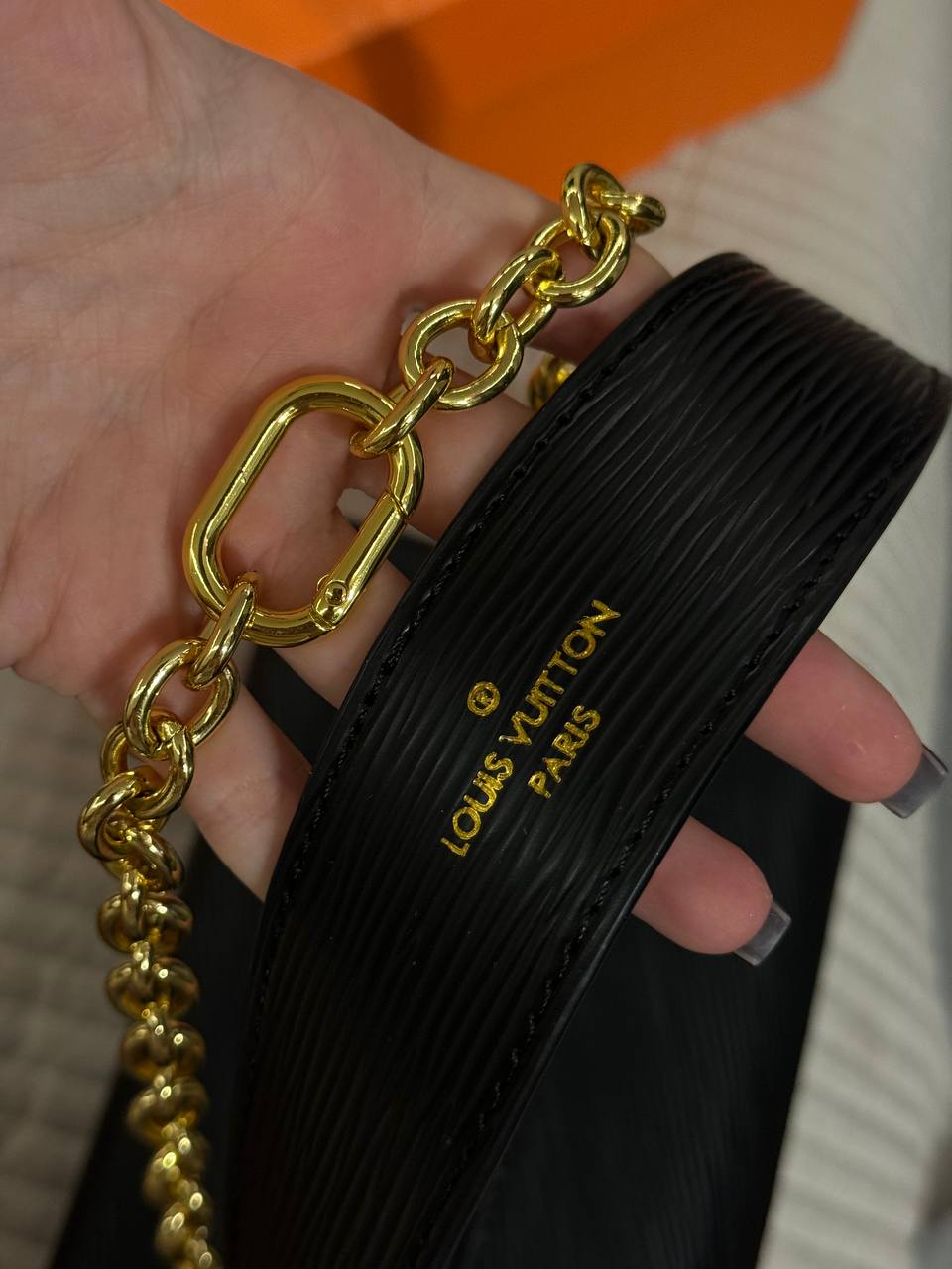 Louis Vitton Twist West Pochette in grained Epi leather In Black - 11