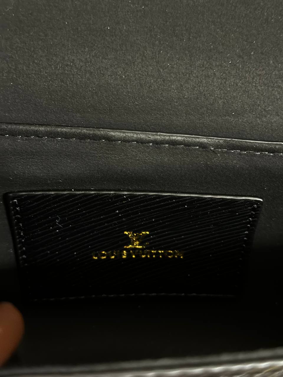 Louis Vitton Twist West Pochette in grained Epi leather In Black - 9