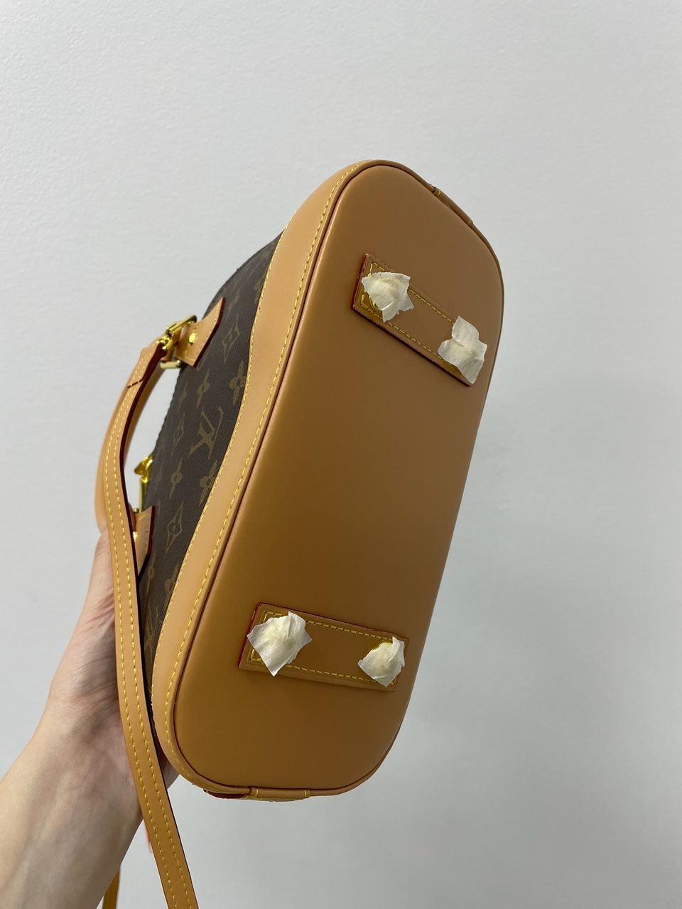 Louis Vuitton Alma Monogram Canvas - 15