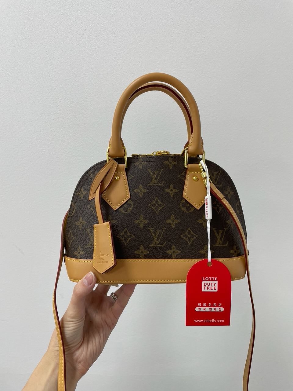 Louis Vuitton Alma Monogram Canvas - 3
