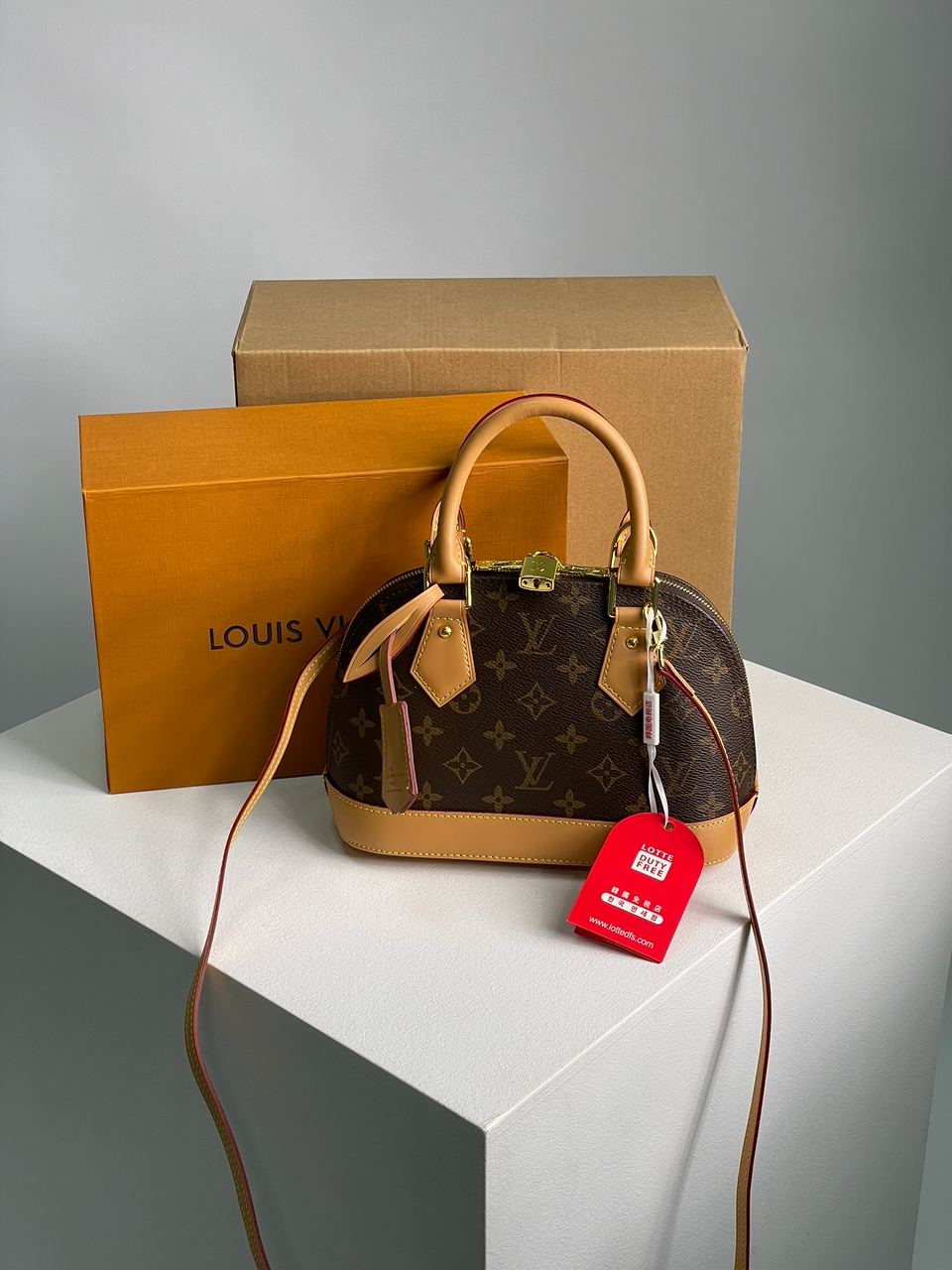 Louis Vuitton Alma Monogram Canvas - 4