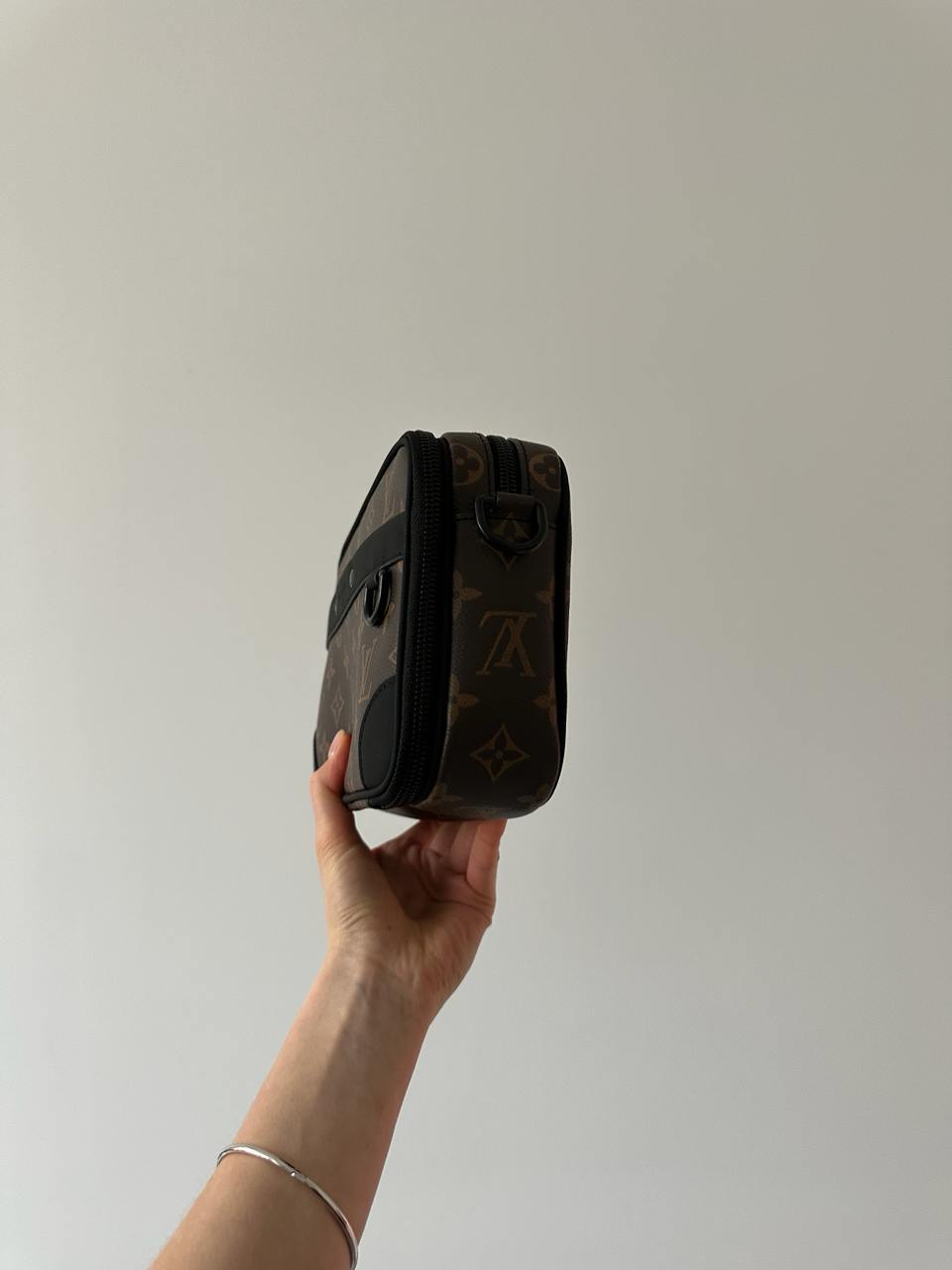 Louis Vuitton Alpha Wearable Wallet Brown/Black - 8