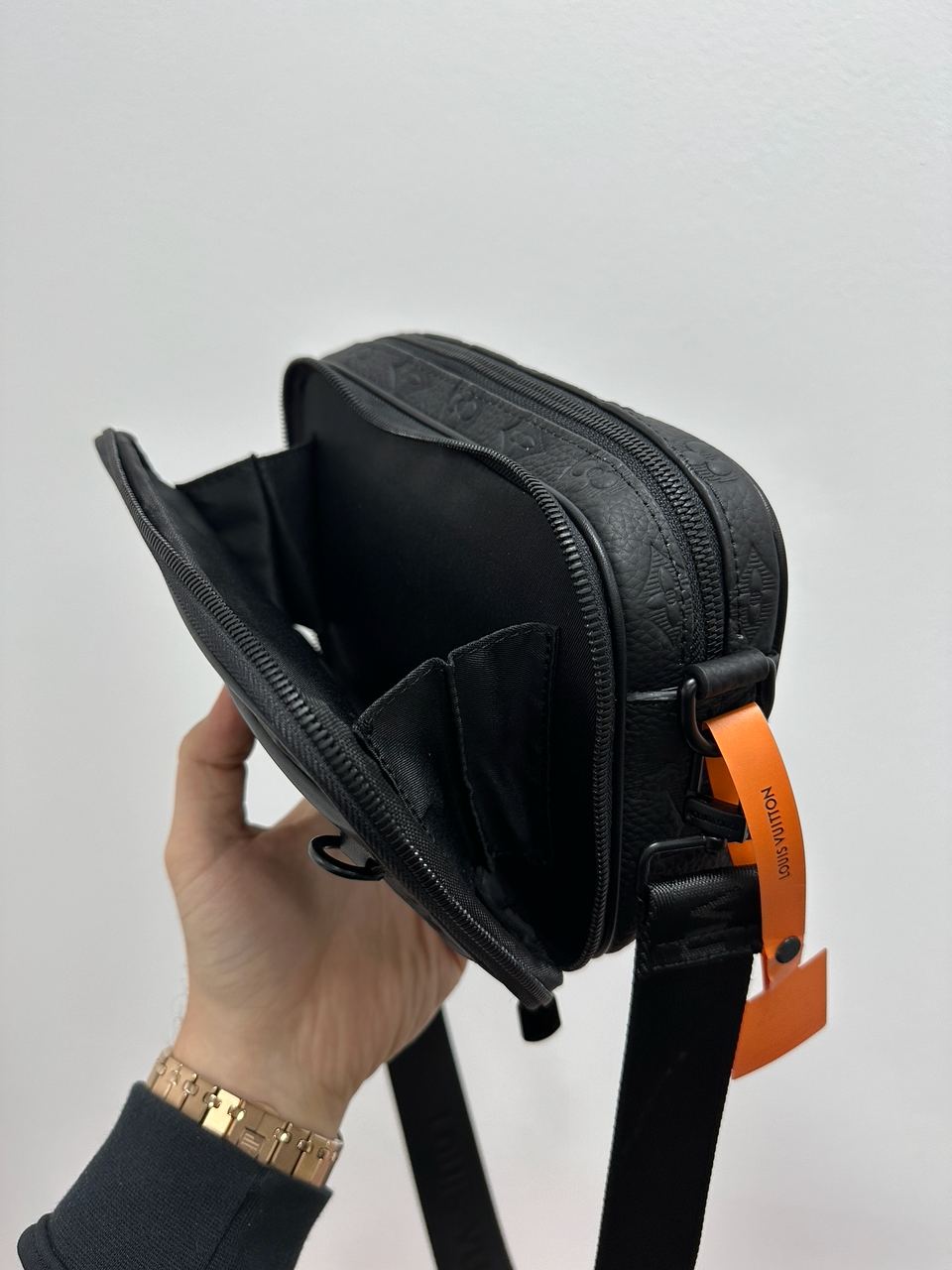 Louis Vuitton Alpha Wearable Wallet Total Black - 13