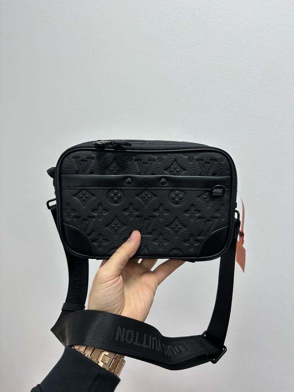 Louis Vuitton Alpha Wearable Wallet Total Black - 4