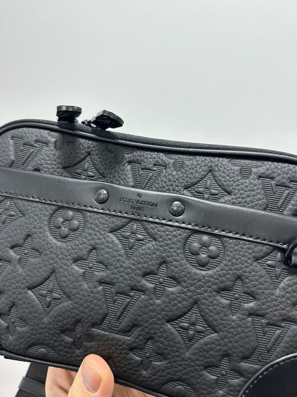 Louis Vuitton Alpha Wearable Wallet Total Black - 5