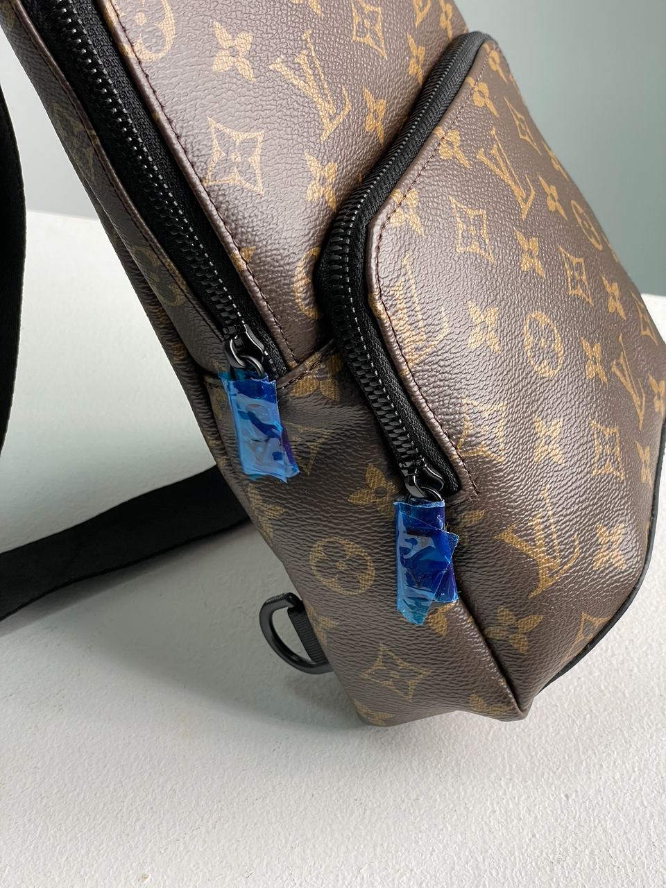 Louis Vuitton Avenue Slingbag Brown - 11