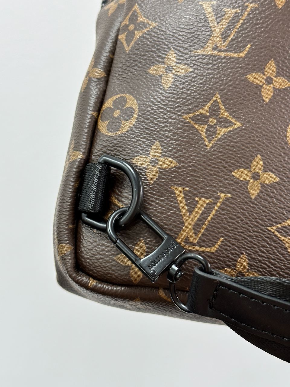 Louis Vuitton Avenue Slingbag Brown - 13