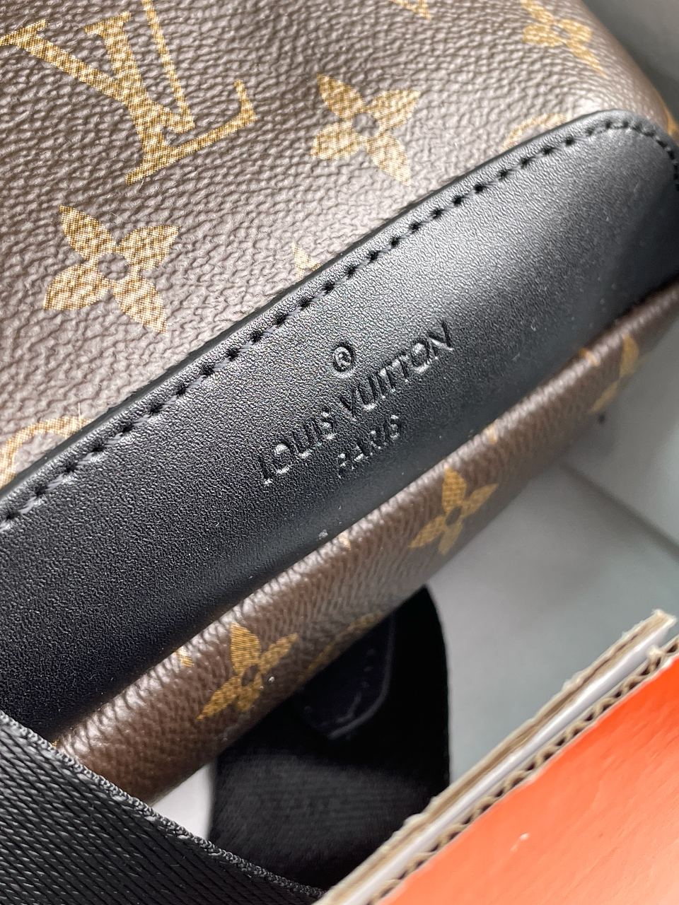 Louis Vuitton Avenue Slingbag Brown - 15