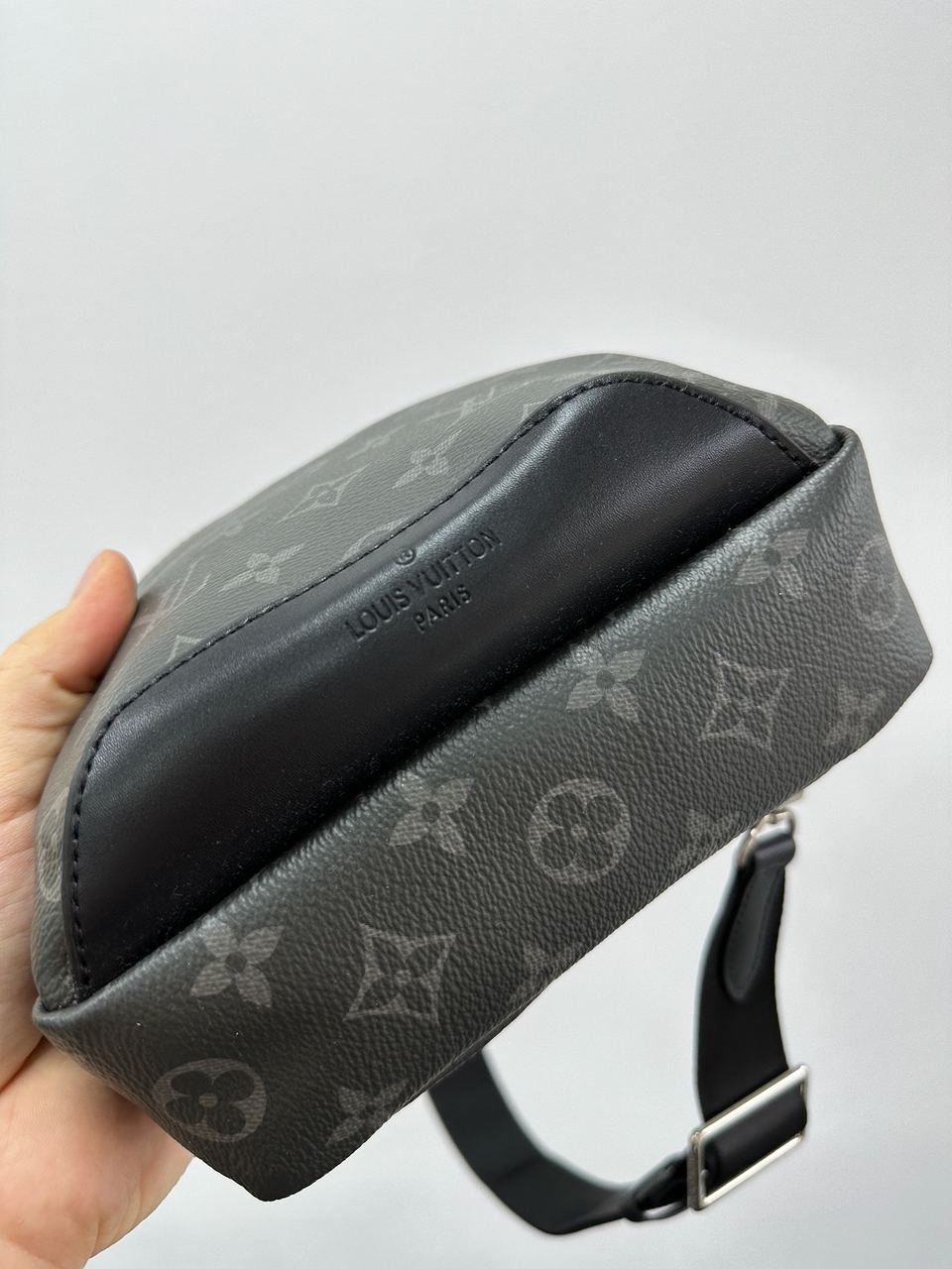 Louis Vuitton Avenue Slingbag Grey - 18