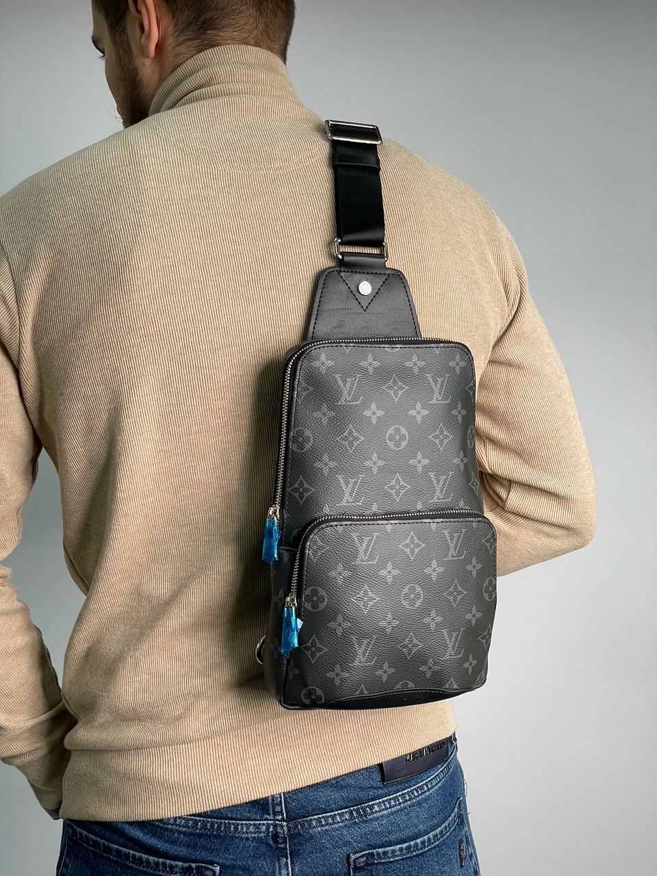 Louis Vuitton Avenue Slingbag Grey - 3