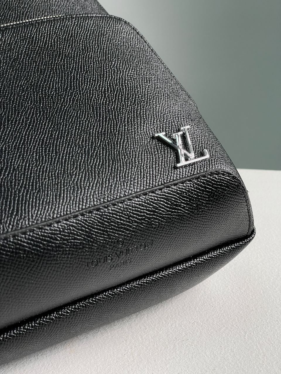 Louis Vuitton Avenue Slingbag NM Black/Silver - 10