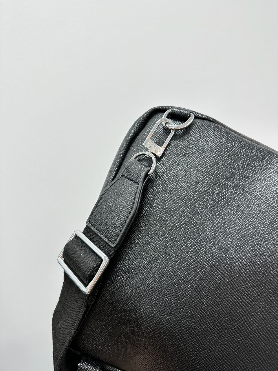 Louis Vuitton Avenue Slingbag NM Black/Silver - 18