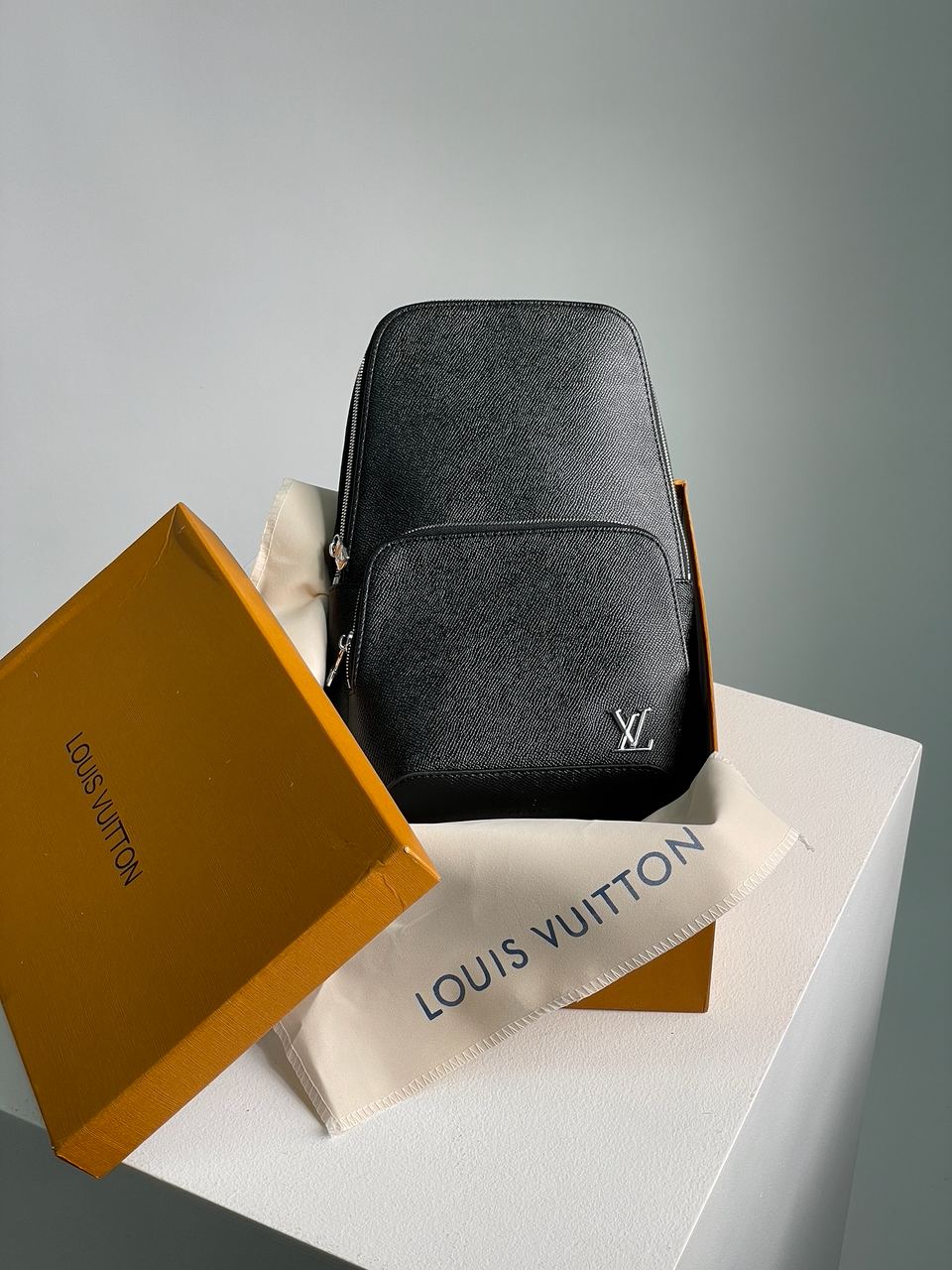 Louis Vuitton Avenue Slingbag NM Black/Silver - 2