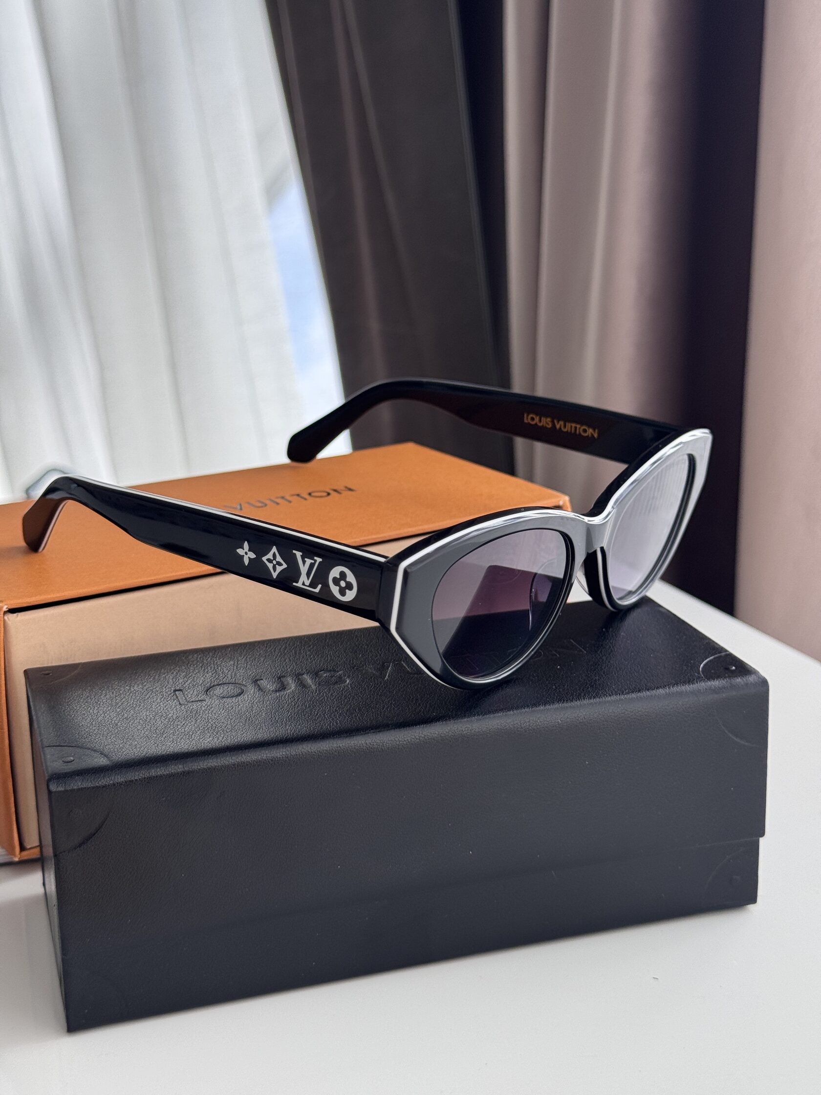 Louis Vuitton Black/Blue Z2686U - 5