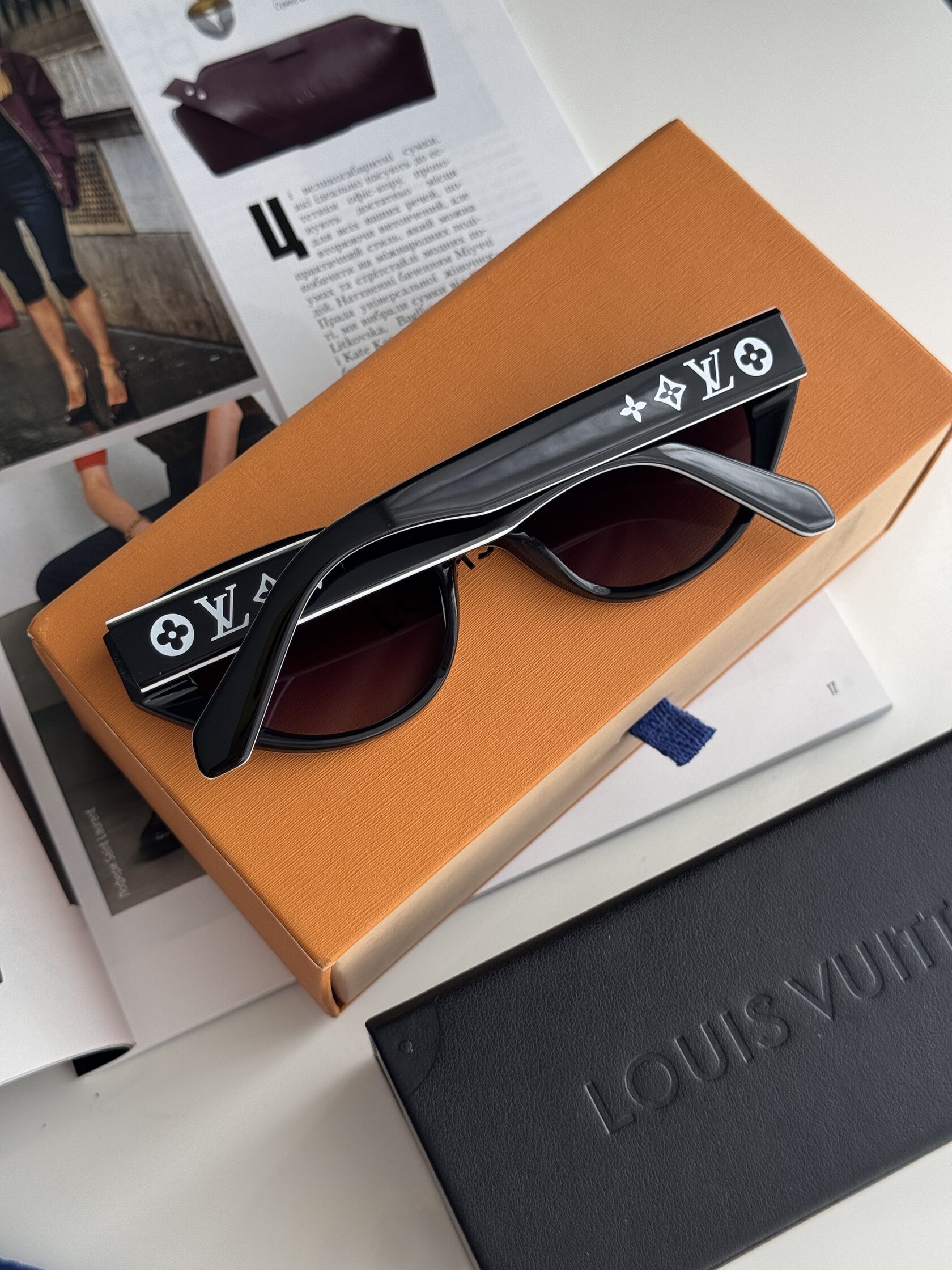 Louis Vuitton Black/Blue Z2686U - 6