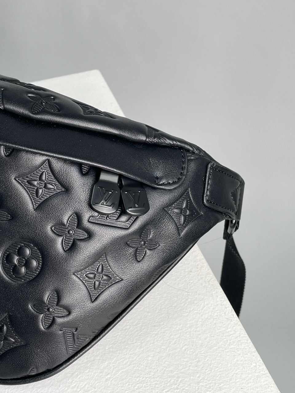 Louis Vuitton Bumbag Black Embossing Leather - 11