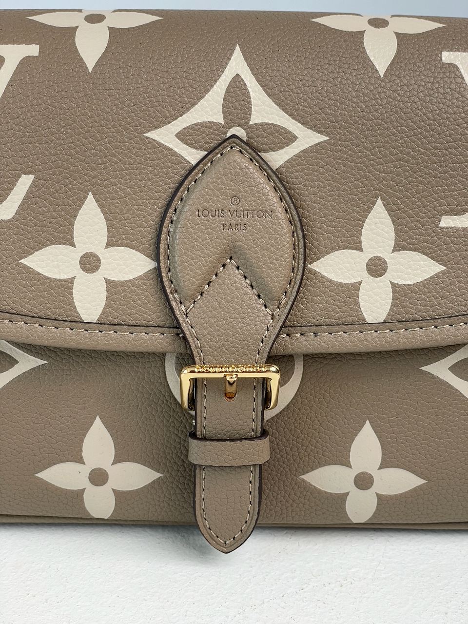 Louis Vuitton Diane Monogram Empreinte Leather Tourterelle / Creme - 14