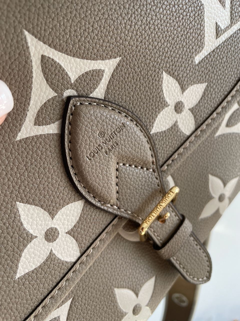 Louis Vuitton Diane Monogram Empreinte Leather Tourterelle / Creme - 18