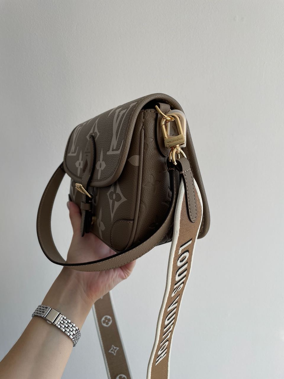 Louis Vuitton Diane Monogram Empreinte Leather Tourterelle / Creme - 19