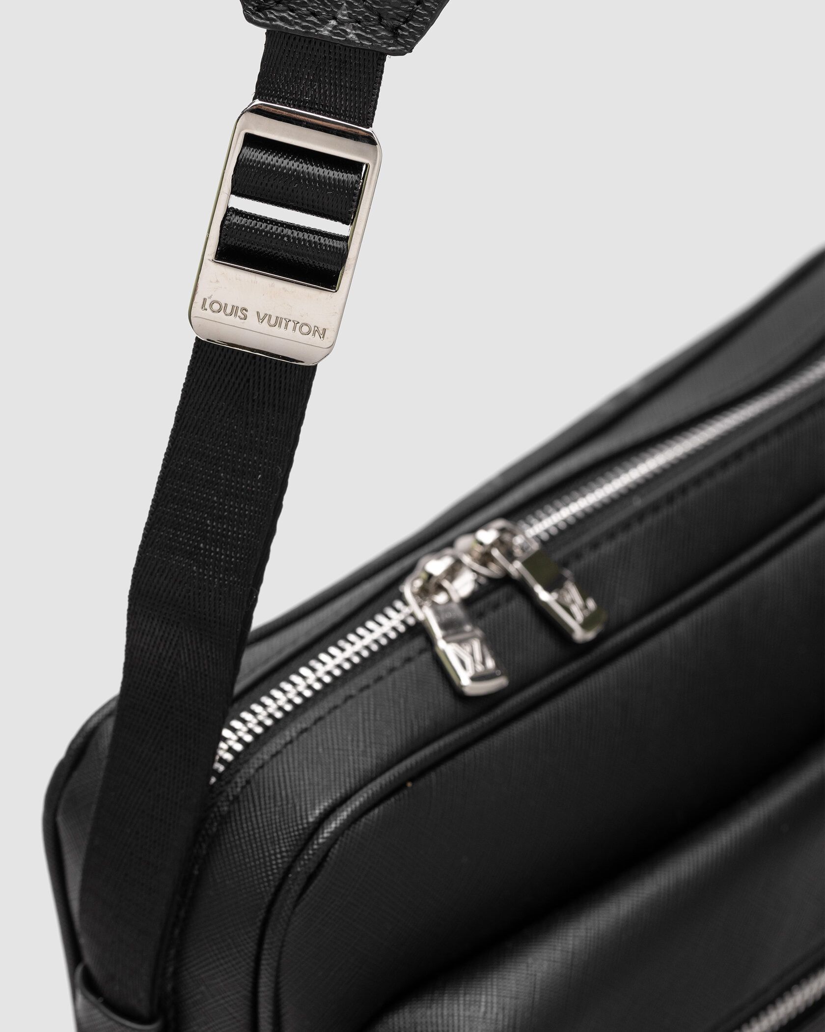 Louis Vuitton Eclipse Outdoor Messenger Monogram Taiga Black - 9