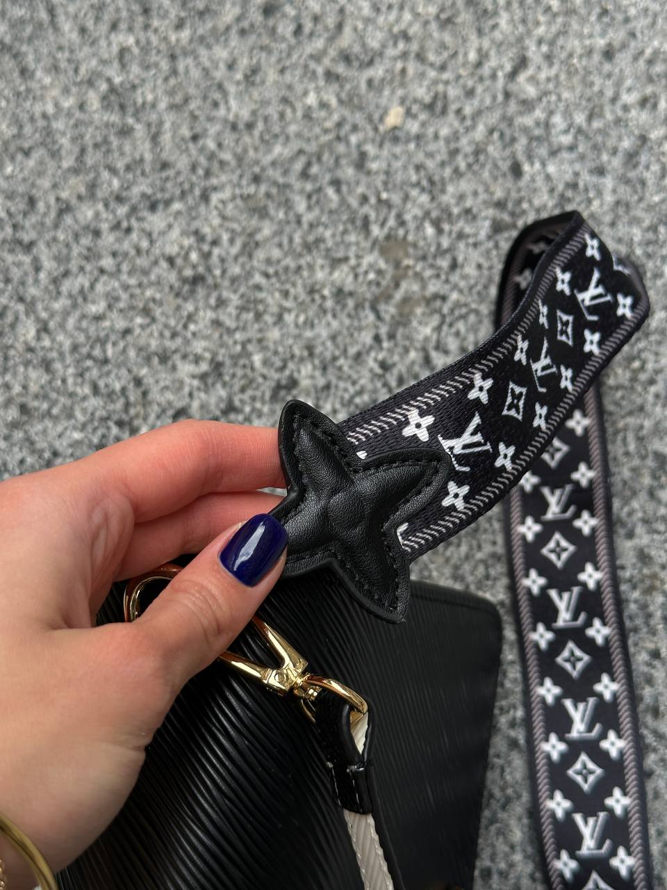 Louis Vuitton Medium Twist MM Epi Leather Black - 5