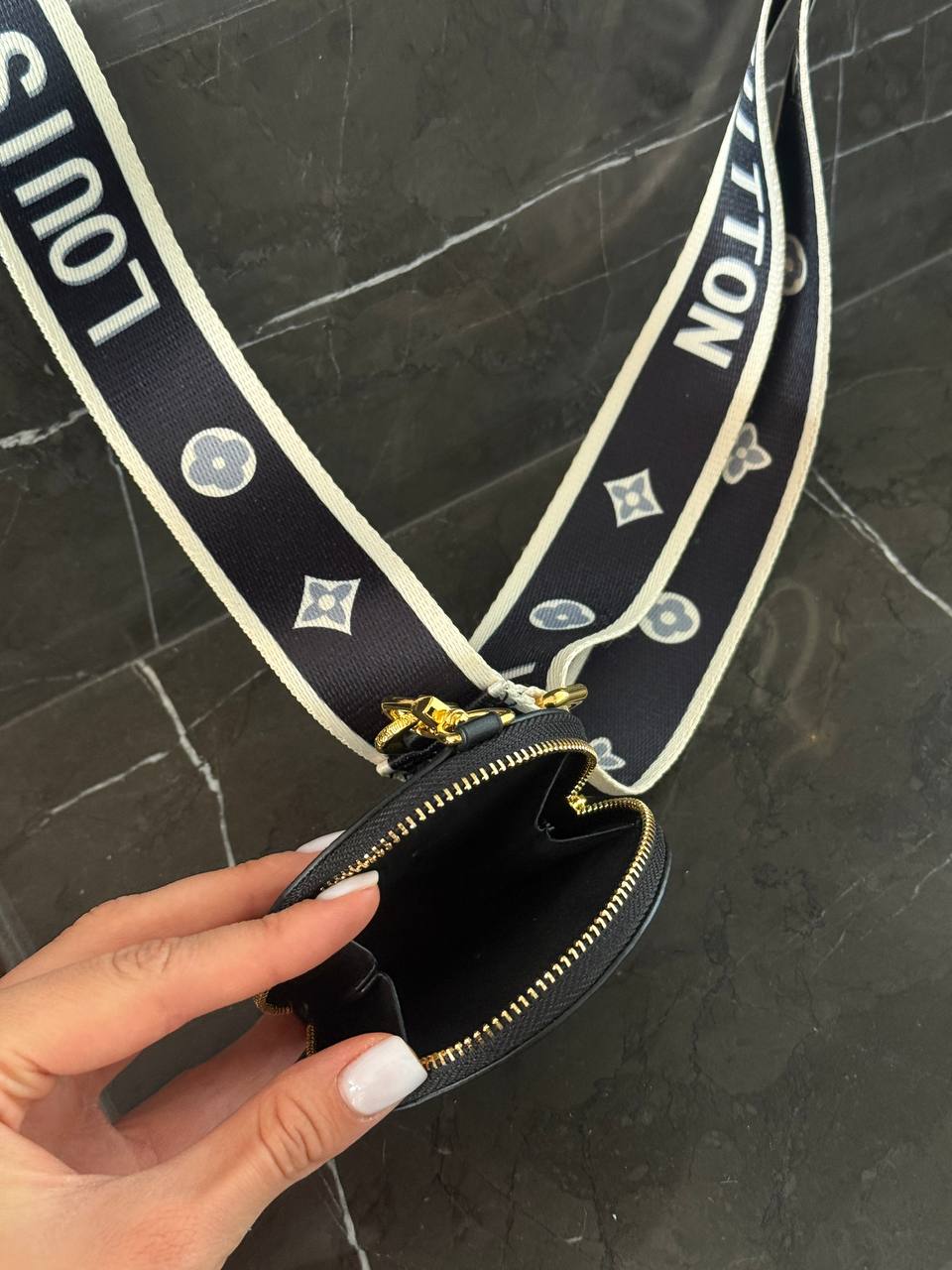 Louis Vuitton OnTheGo PM handbag in black Monogram Empreinte leather - 10