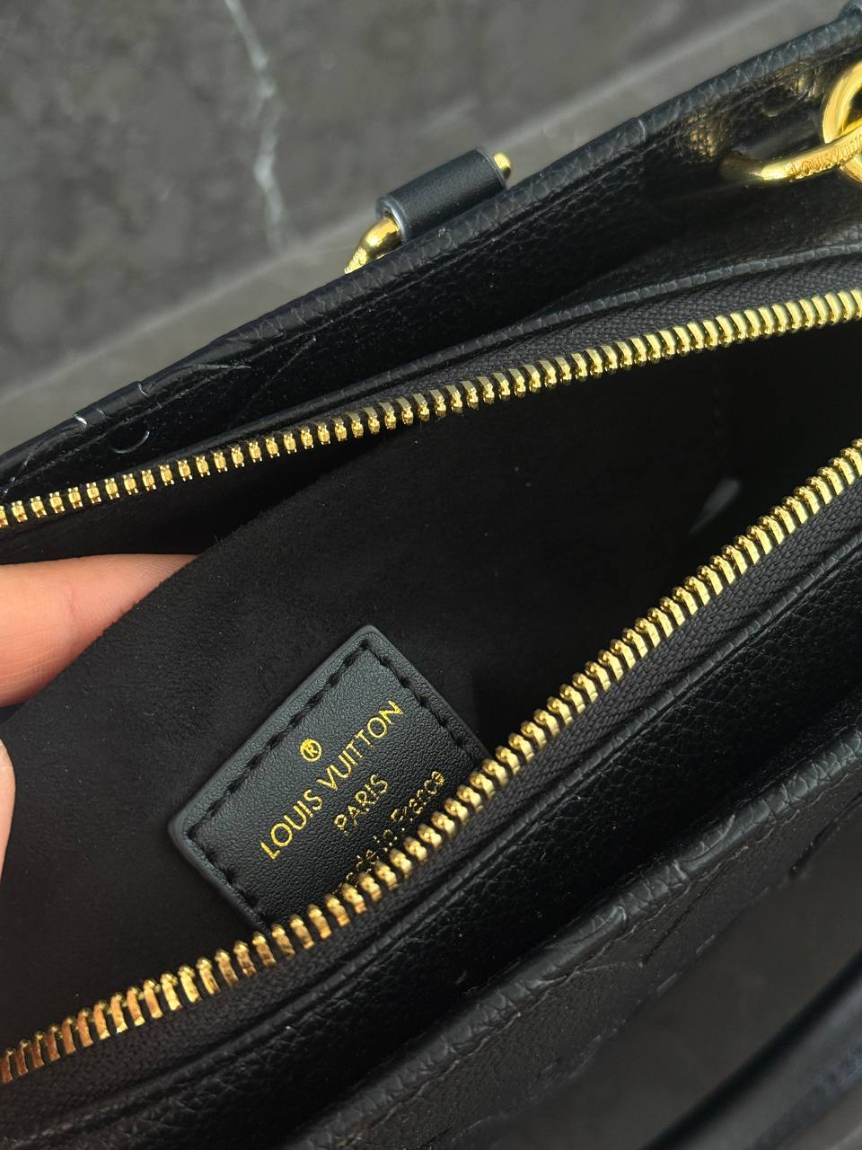 Louis Vuitton OnTheGo PM handbag in black Monogram Empreinte leather - 13