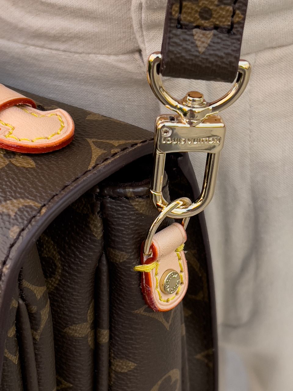 Louis Vuitton Pochette Métis Brown Monogram Coated Canvas Gold - 20
