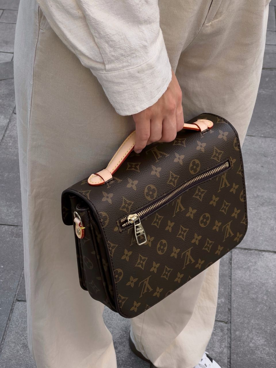 Louis Vuitton Pochette Métis Brown Monogram Coated Canvas Gold - 21