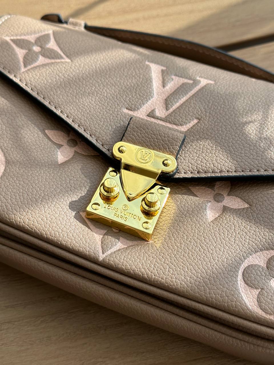 Louis Vuitton Pochette Métis East West Bag Beige - 6