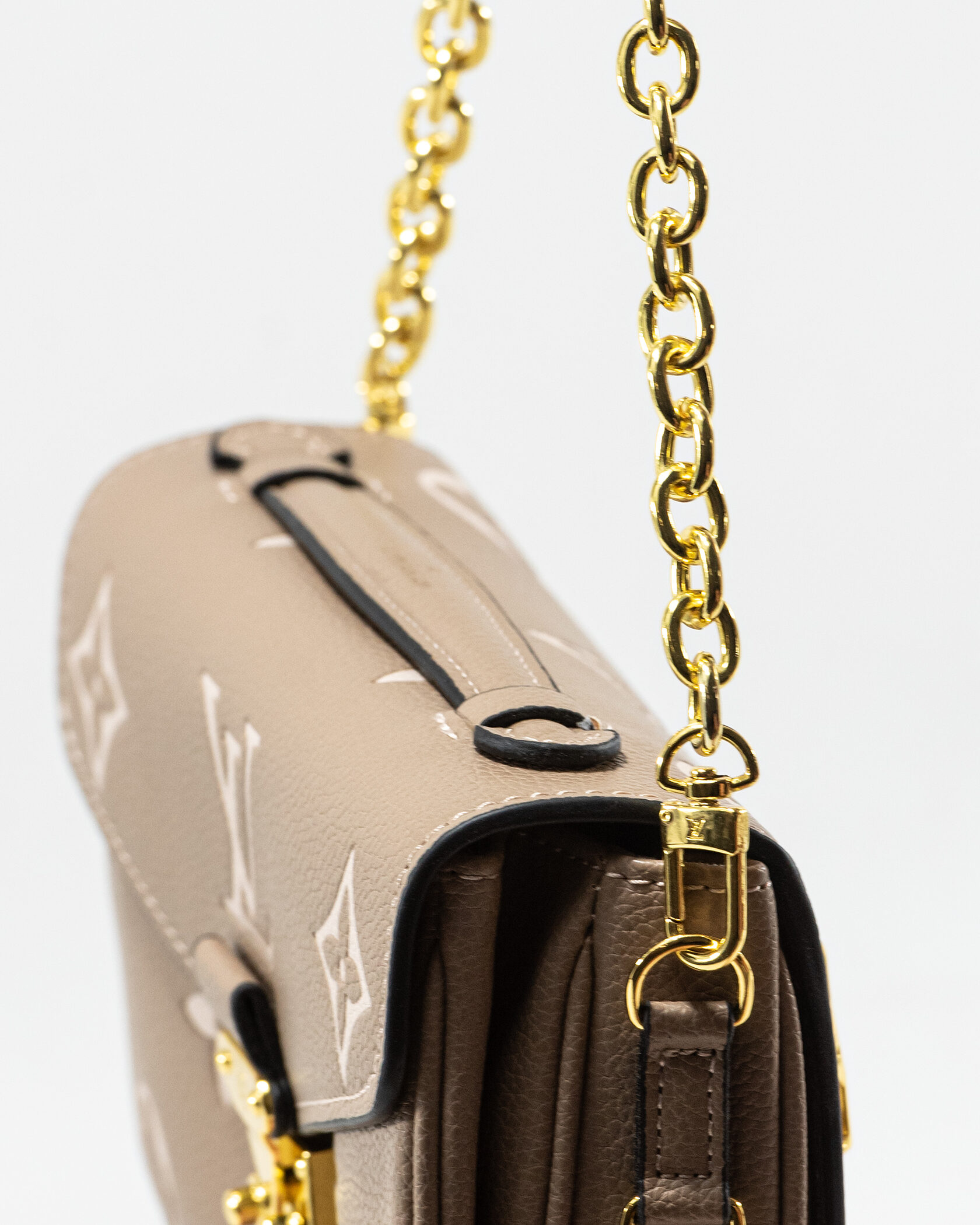 Louis Vuitton Pochette Métis East West Bag Beige - 11