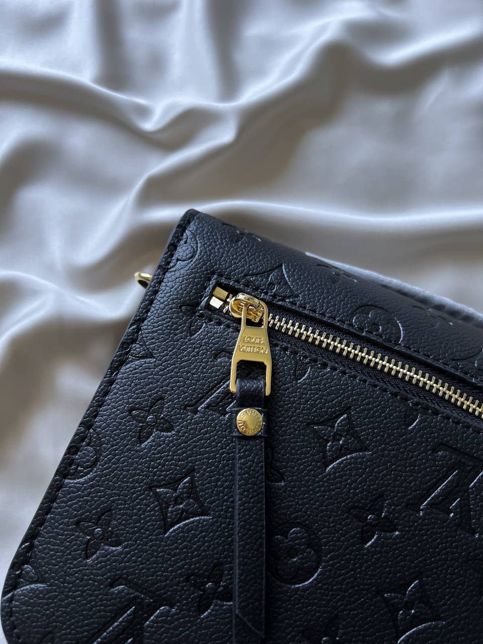 Louis Vuitton Pochette Metis Black Monogram Empreinte Leather - 16