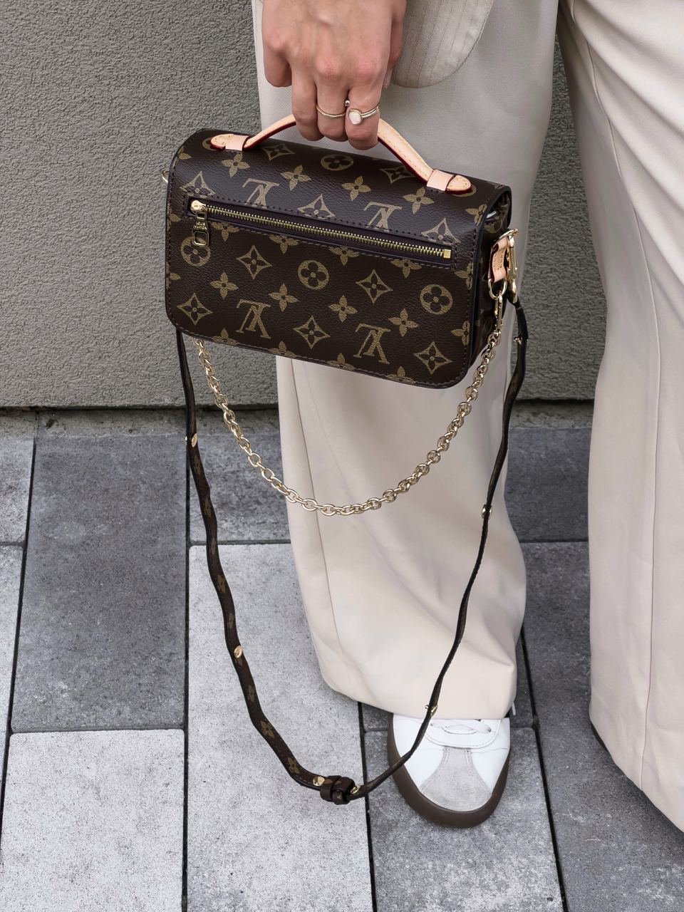 Louis Vuitton Pochette Metis East West - 16