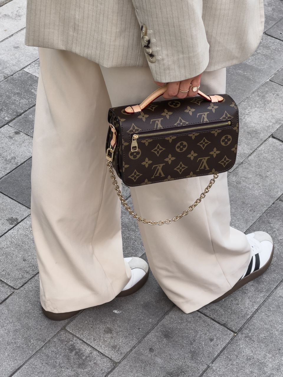 Louis Vuitton Pochette Metis East West - 17