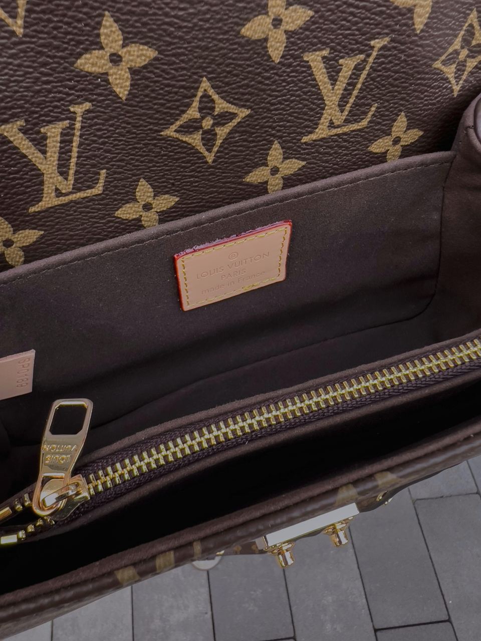 Louis Vuitton Pochette Metis East West - 20