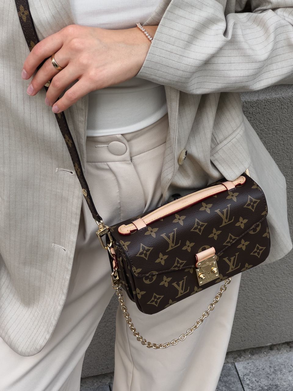 Louis Vuitton Pochette Metis East West - 5
