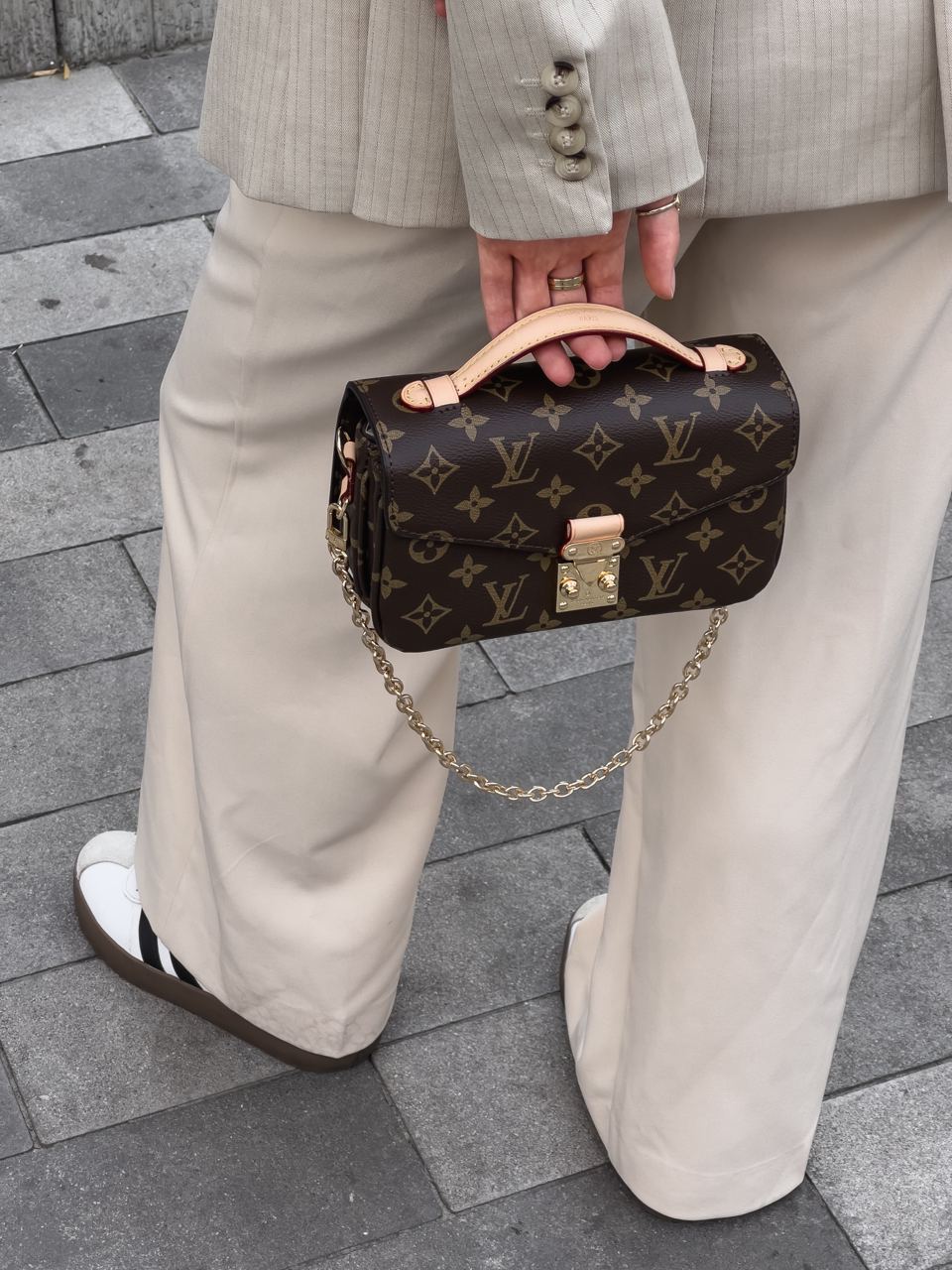 Louis Vuitton Pochette Metis East West - 6