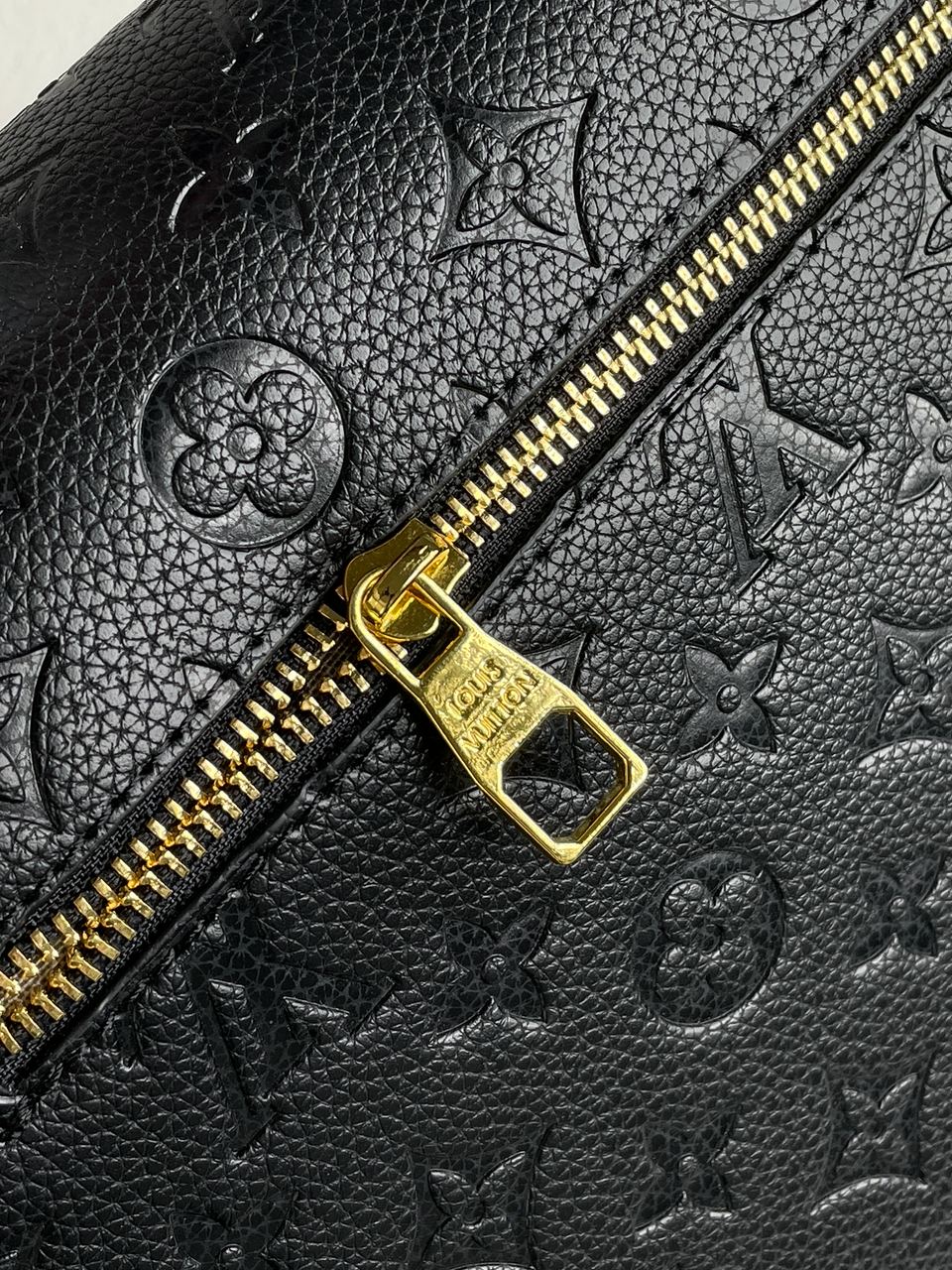 Louis Vuitton Pochette Metis Monogram Black - 20