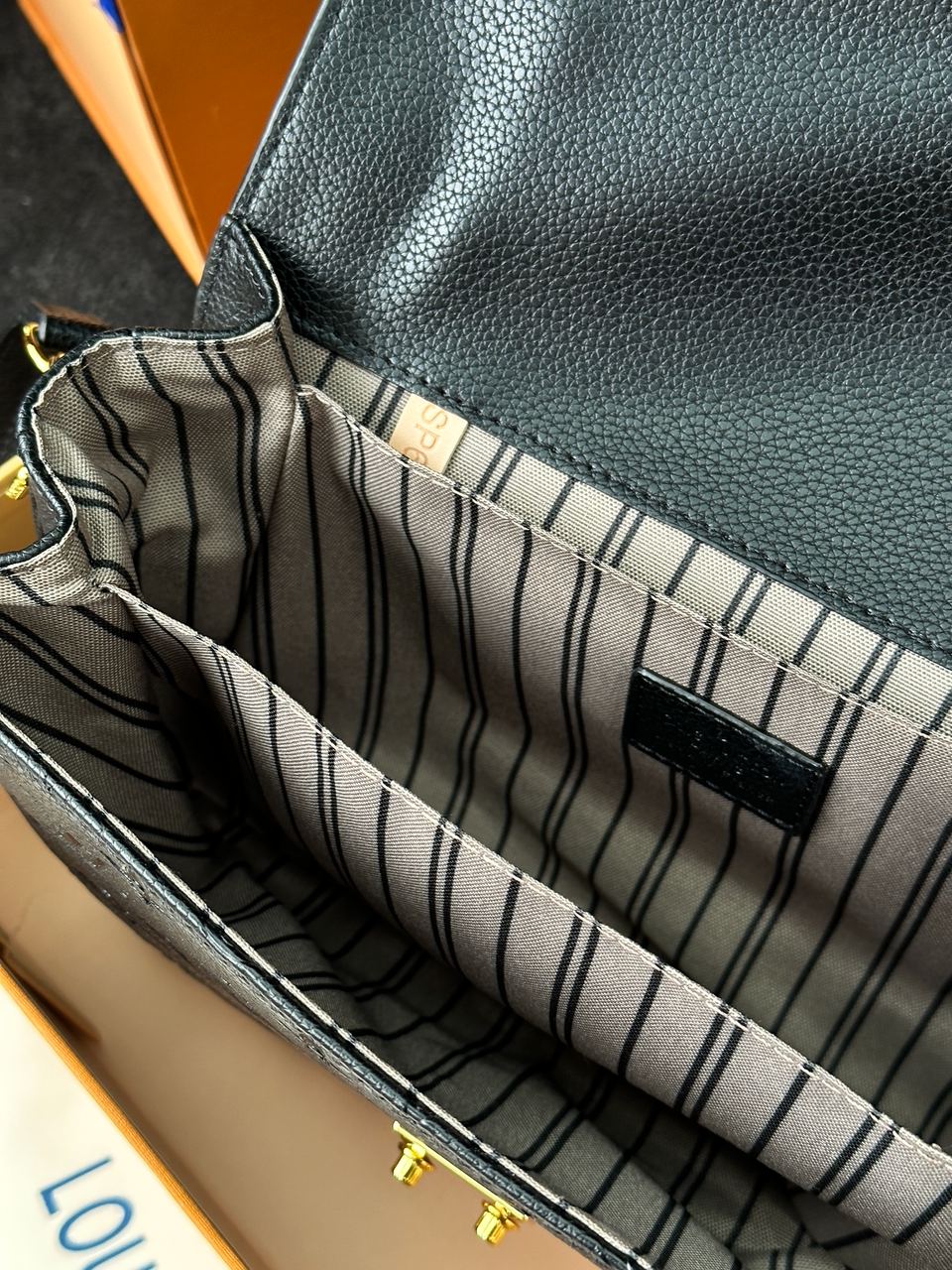 Louis Vuitton Pochette Metis Monogram Black - 24