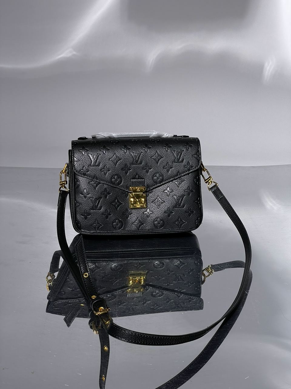 Louis Vuitton Pochette Metis Monogram Black - 4