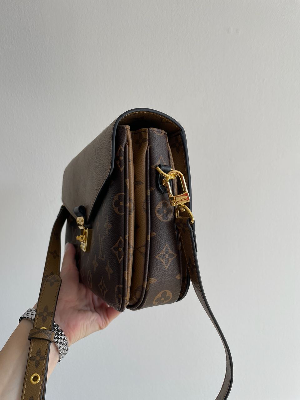 Louis Vuitton Pochette Metis Shoulder Bag Brown Leather Monogram Reverse Coated - 11