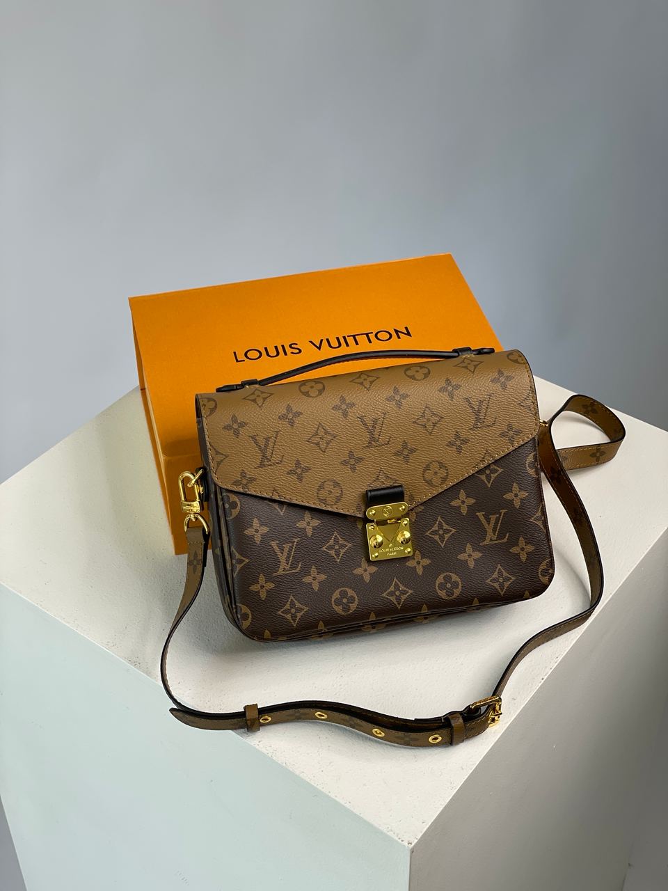 Louis Vuitton Pochette Metis Shoulder Bag Brown Leather Monogram Reverse Coated - 4