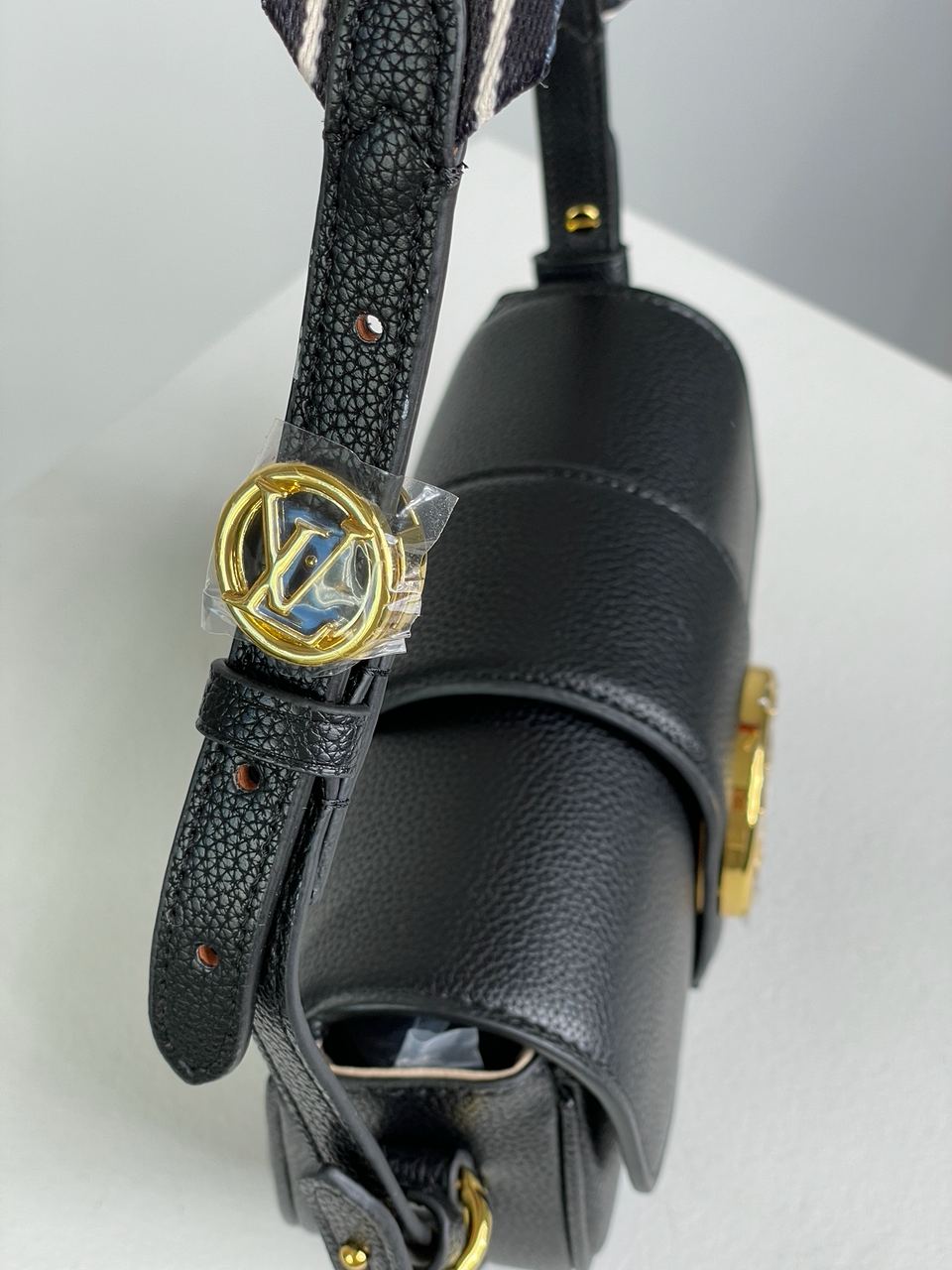 Louis Vuitton Pont 9 Soft PM Black Leather - 7