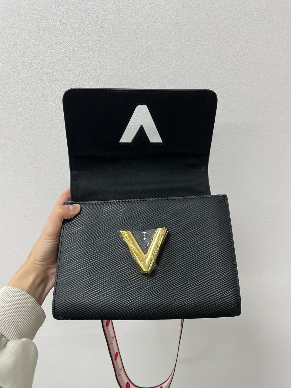 Louis Vuitton Twist MM Bag Black/Gold - 12