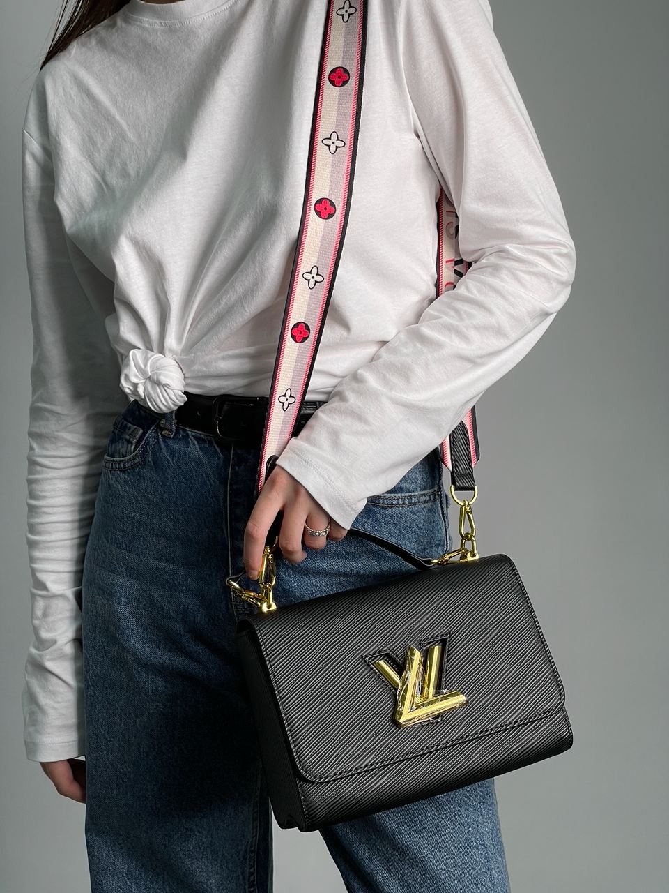 Louis Vuitton Twist MM Bag Black/Gold - 6