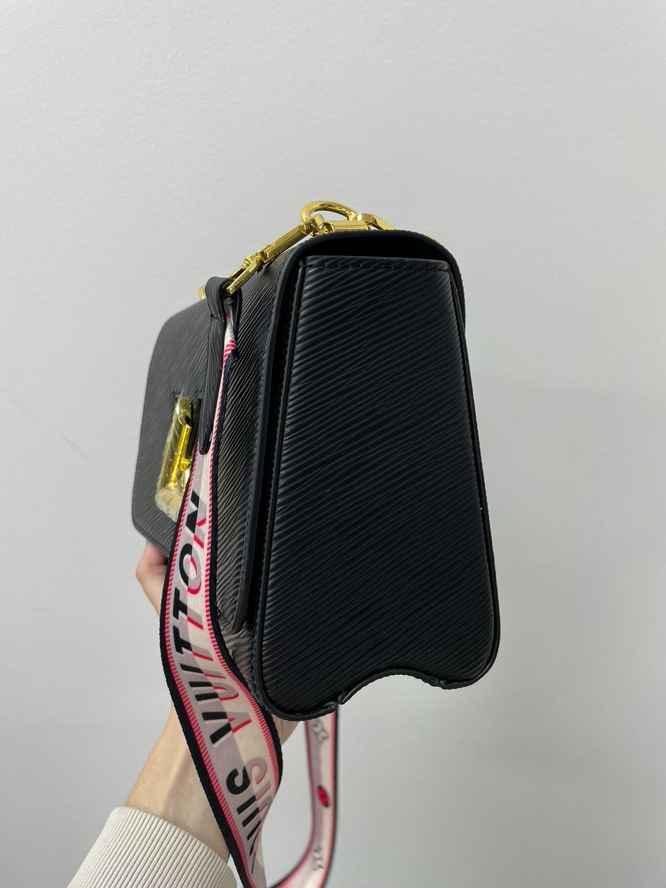 Louis Vuitton Twist MM Bag Black/Gold - 8