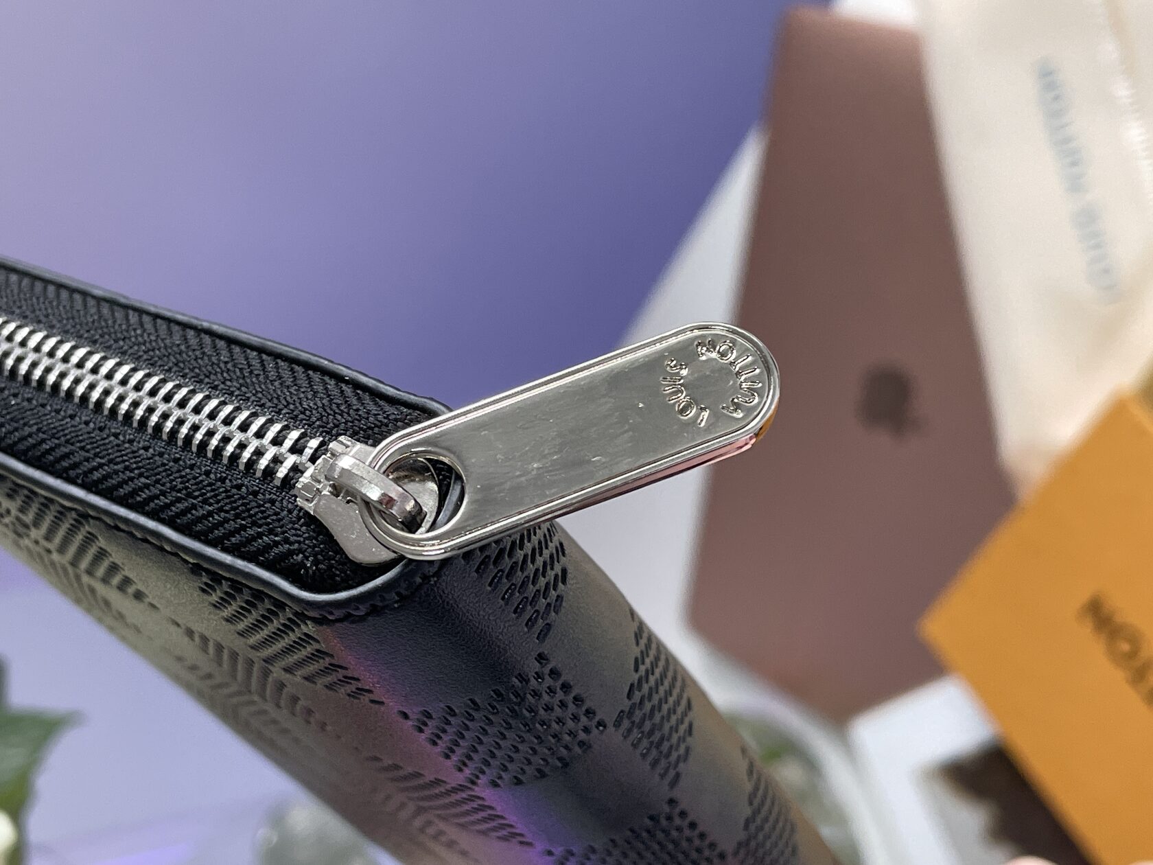 Louis Vuitton Zippy Wallet Damier Black Embossed Leather - 10