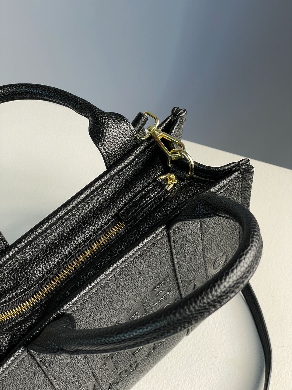 Marc Jacobs The Leather Small Tote Bag - 16